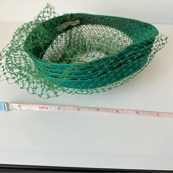 Vintage 1960s Ladies Green Layered Pillbox Fascinator Halo Hat With Net Veil - Picture 8 of 11